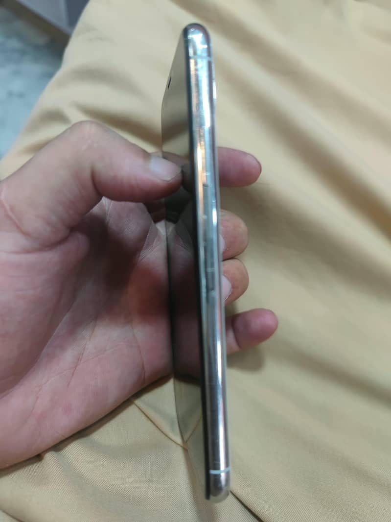Apple iPhone X 3