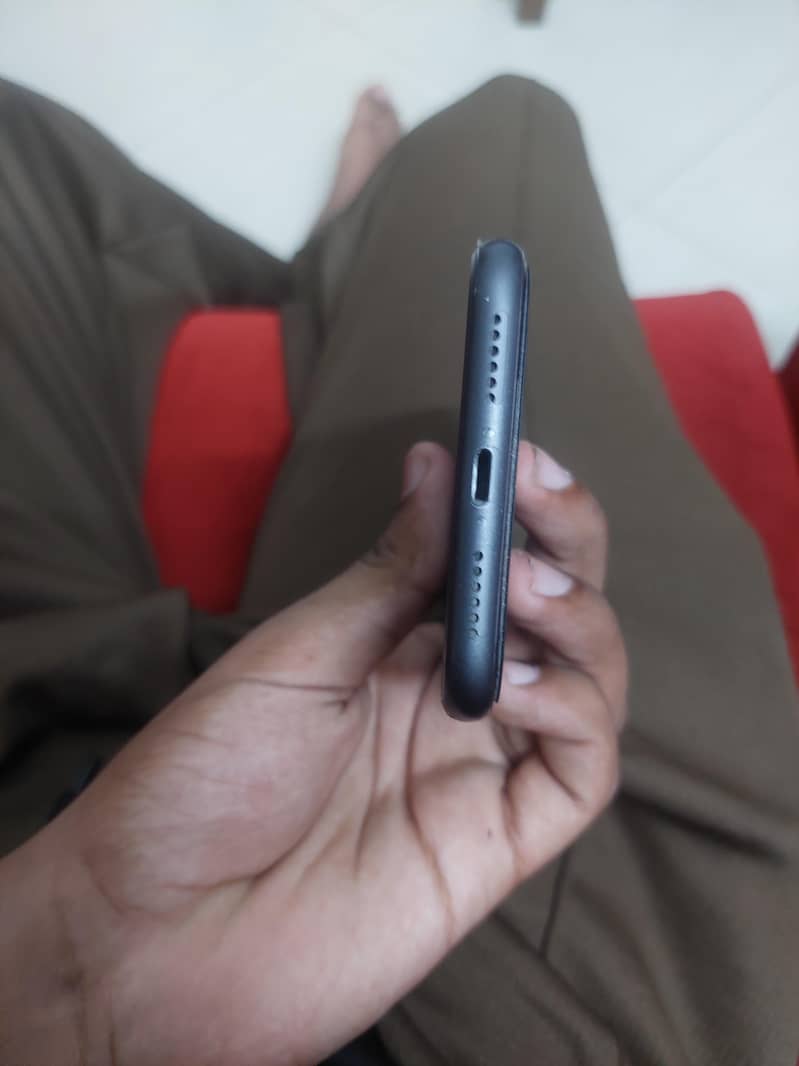 Apple iPhone 11 3