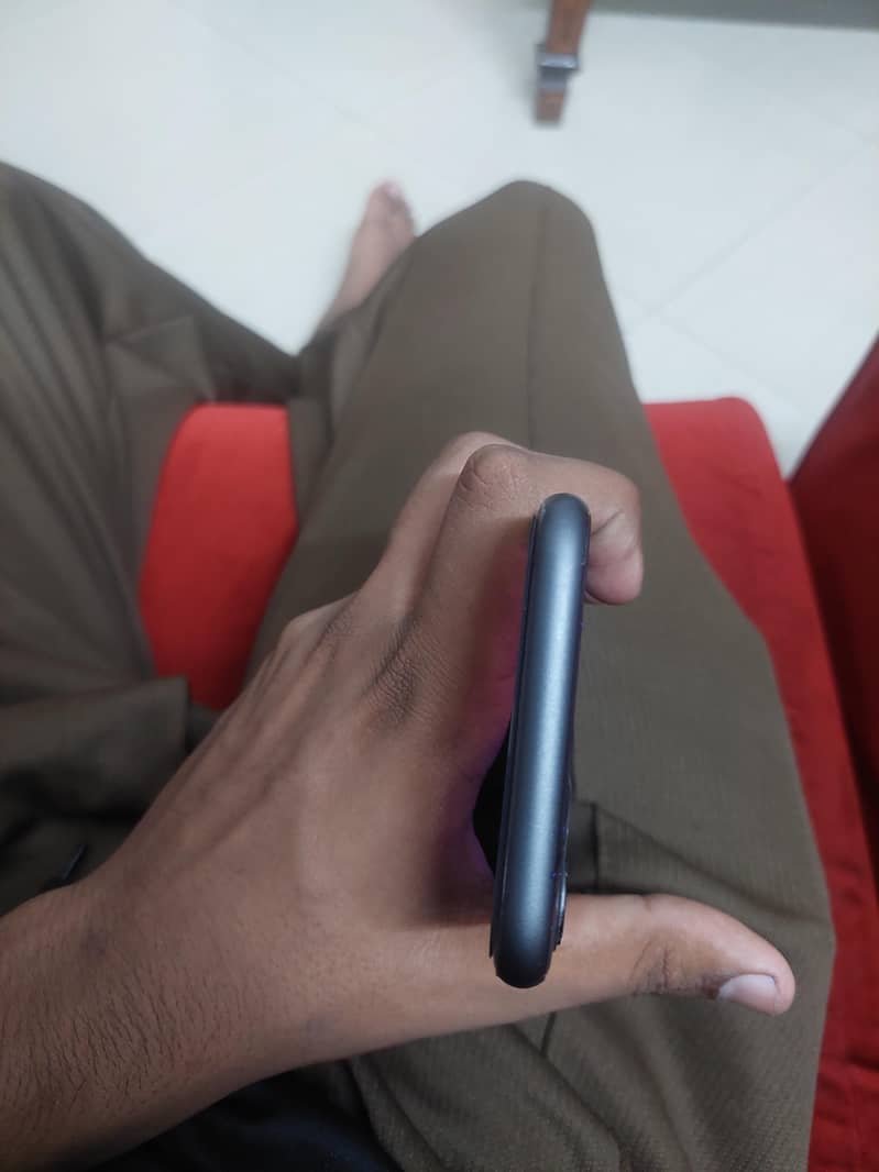 Apple iPhone 11 4