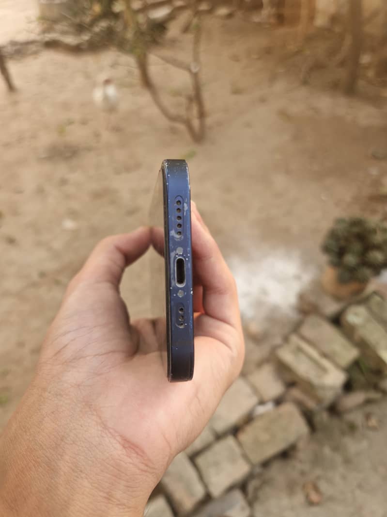 Apple iPhone 12 4