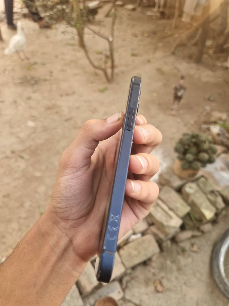 Apple iPhone 12 6