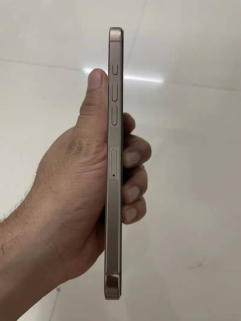 Apple iPhone 16 Pro Max 2
