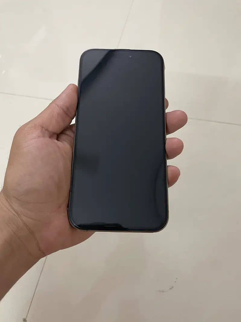 Apple iPhone 16 Pro Max 3