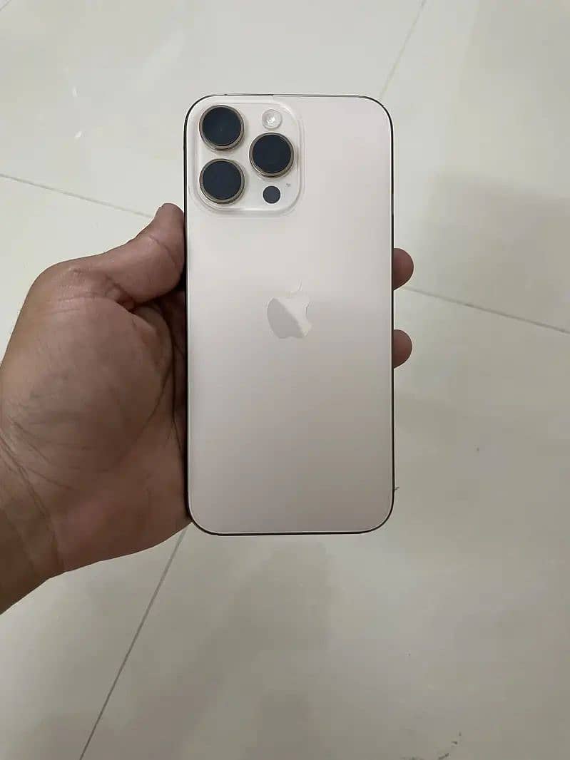 Apple iPhone 16 Pro Max 5