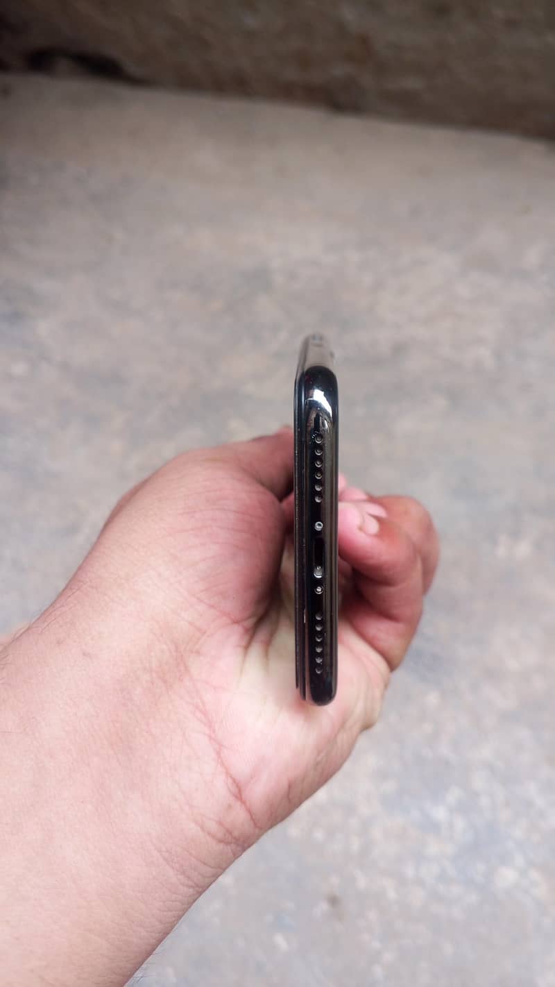 Apple iPhone X 3