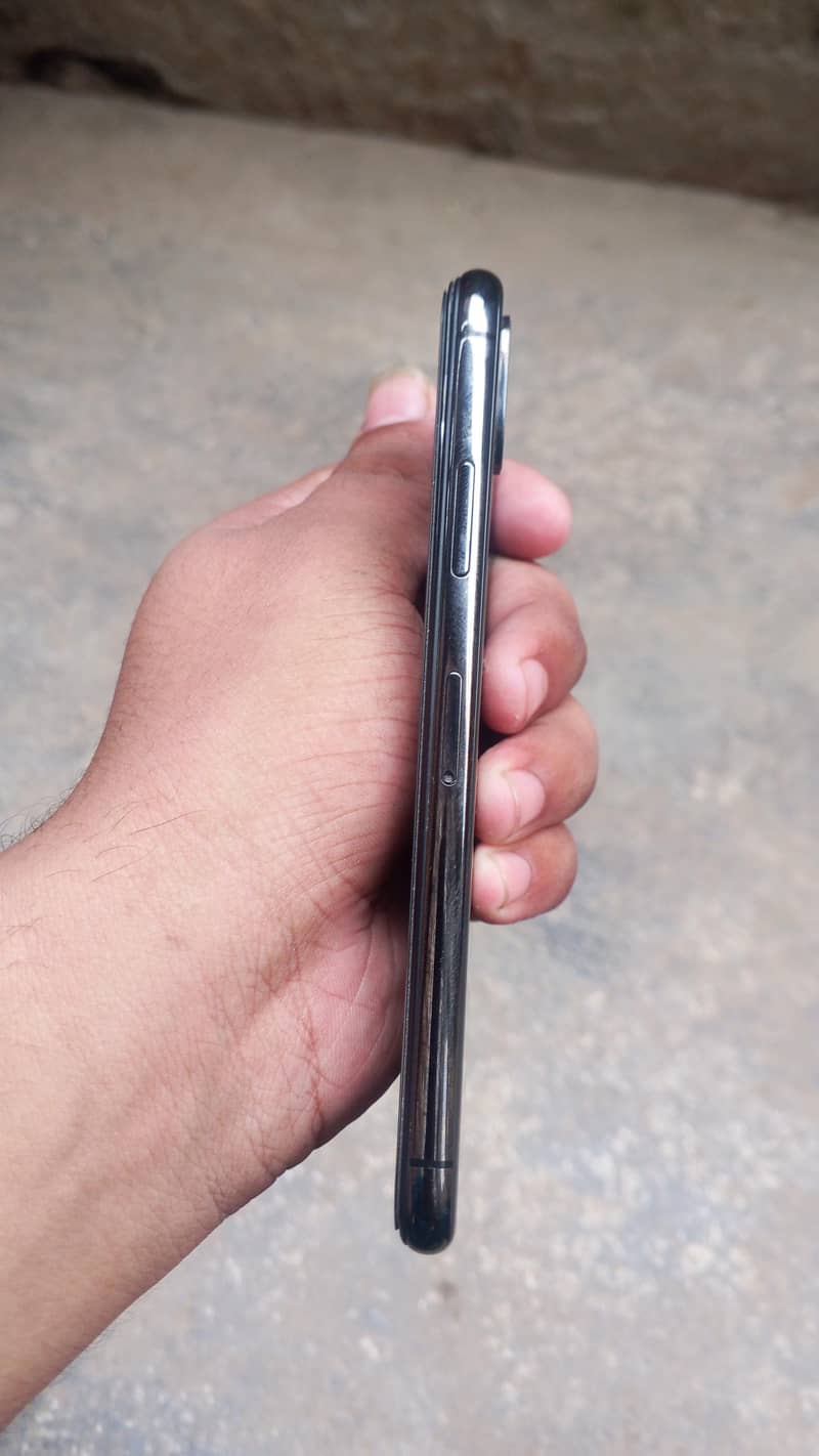 Apple iPhone X 4