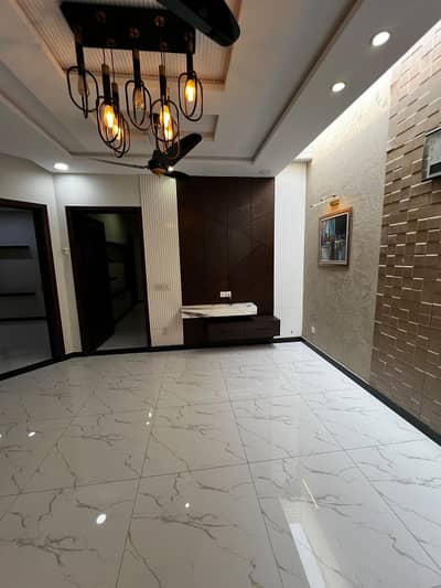 Real picture Video available.  10 Marla Brand New first Entry upper portion available for rent DD block Bahria Town Lahore