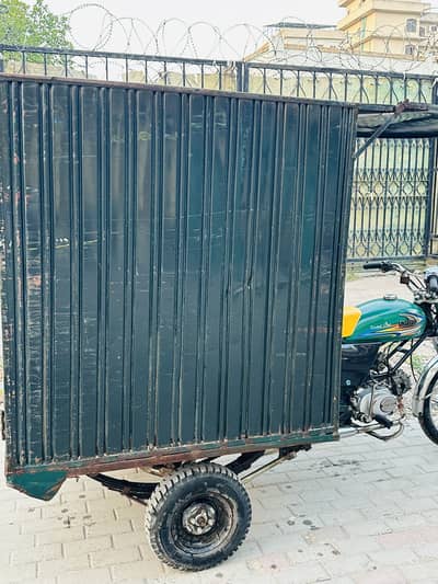 United 100cc Loader Rickshaw -Enclosed Green body -Excellent Conditio
