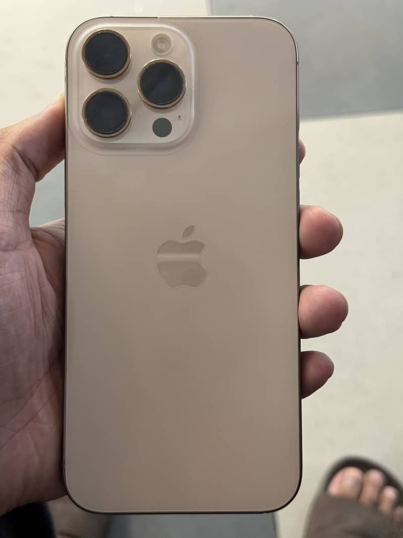 Apple iPhone 16 Pro Max 2