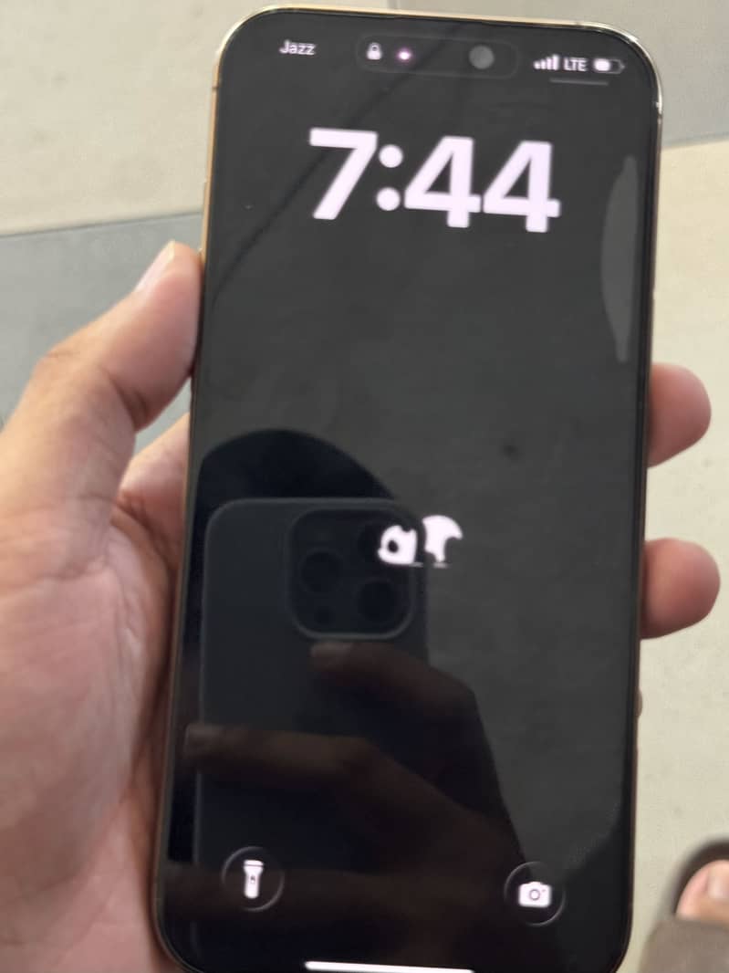 Apple iPhone 16 Pro Max 3
