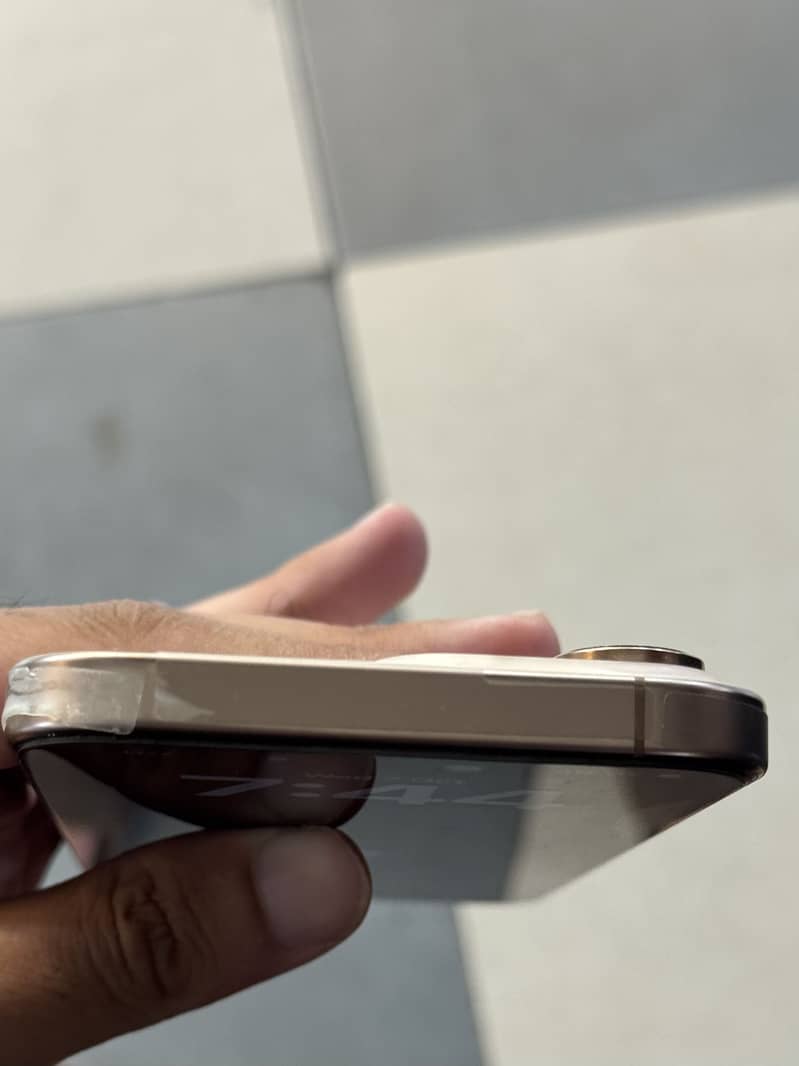Apple iPhone 16 Pro Max 5