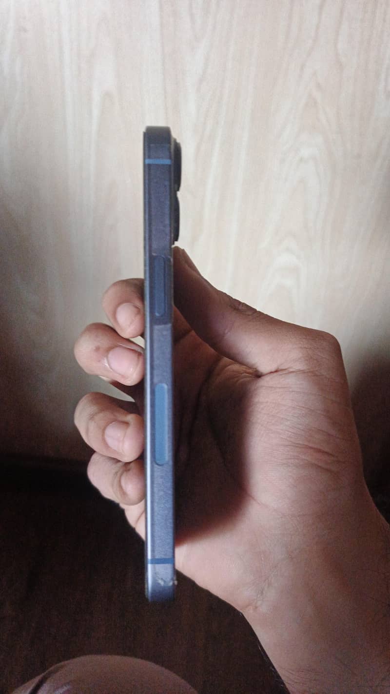Apple iPhone 14 3