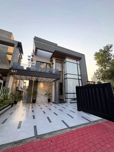 Exquisite 10 Marla Modern Residence for Sale | Phase 7, Y Block | Desire Homes