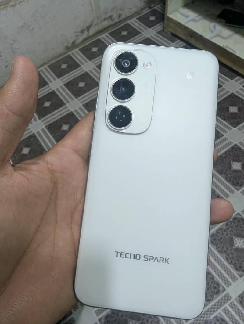 Tecno spark 40 pro plus 3