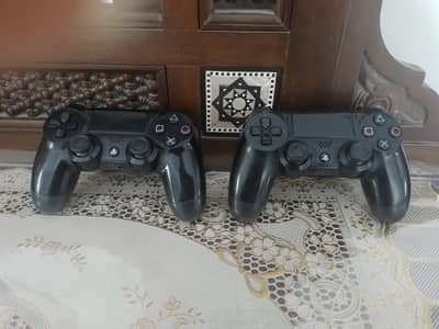 Ps4 1tb with two controllers