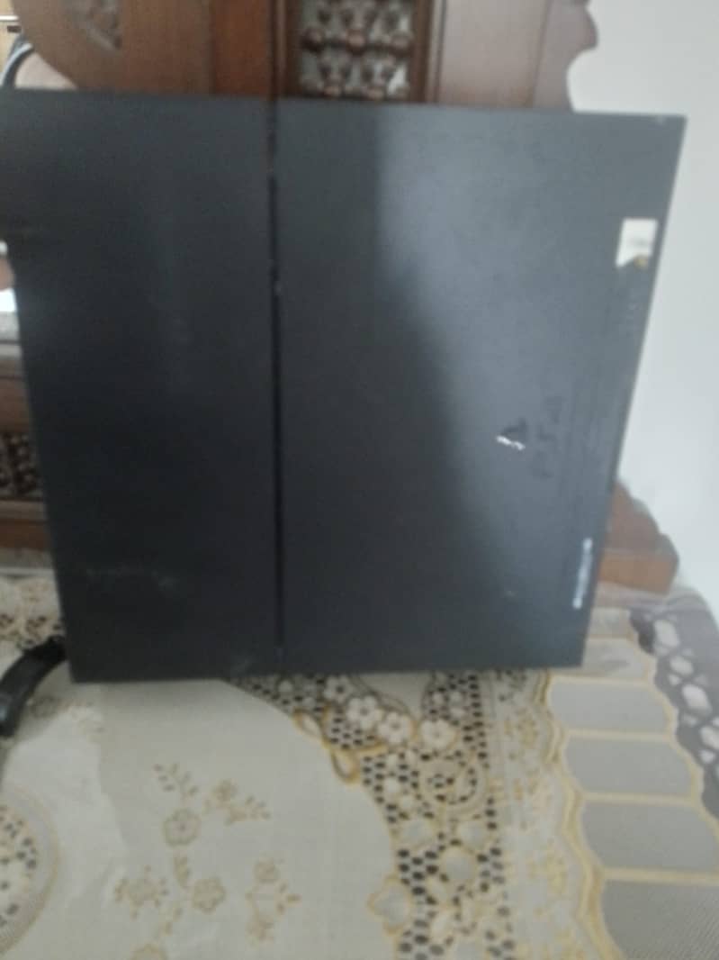 Ps4 1tb with two controllers 1