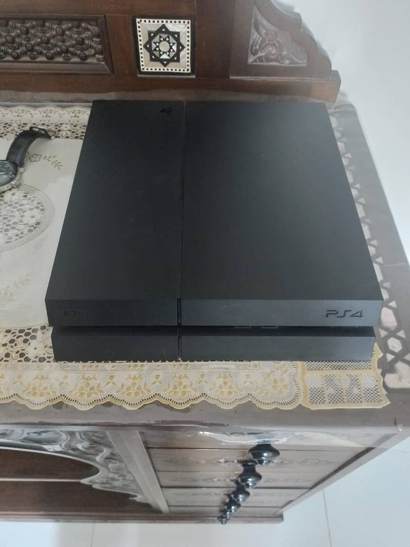 Ps4 1tb with two controllers 2