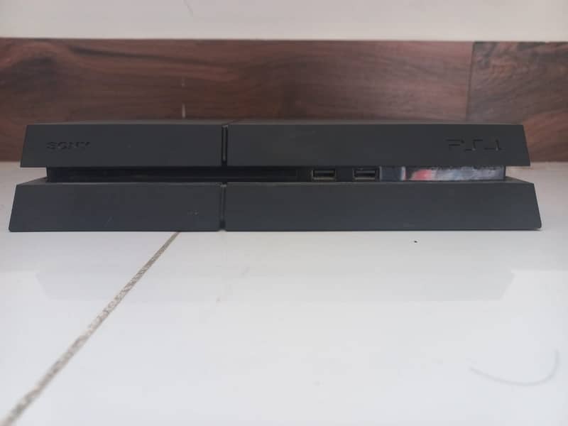 Ps4 1tb with two controllers 5