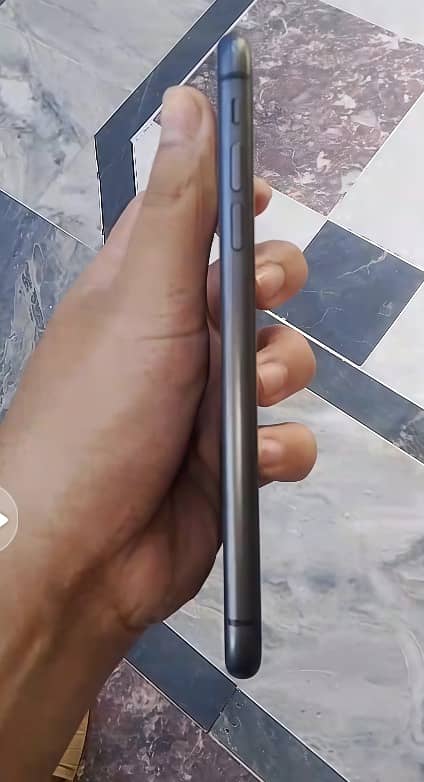 Apple iPhone 11 3