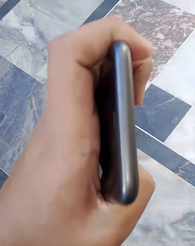 Apple iPhone 11 4