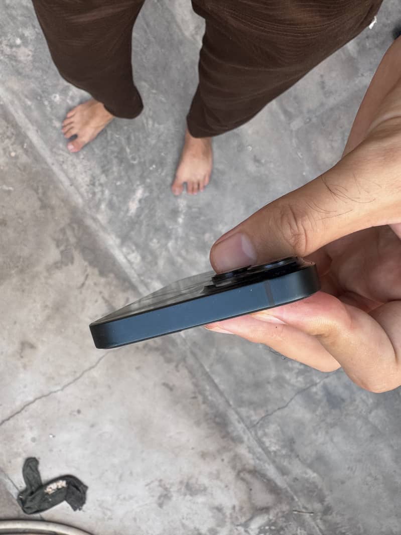 Apple iPhone 14 3