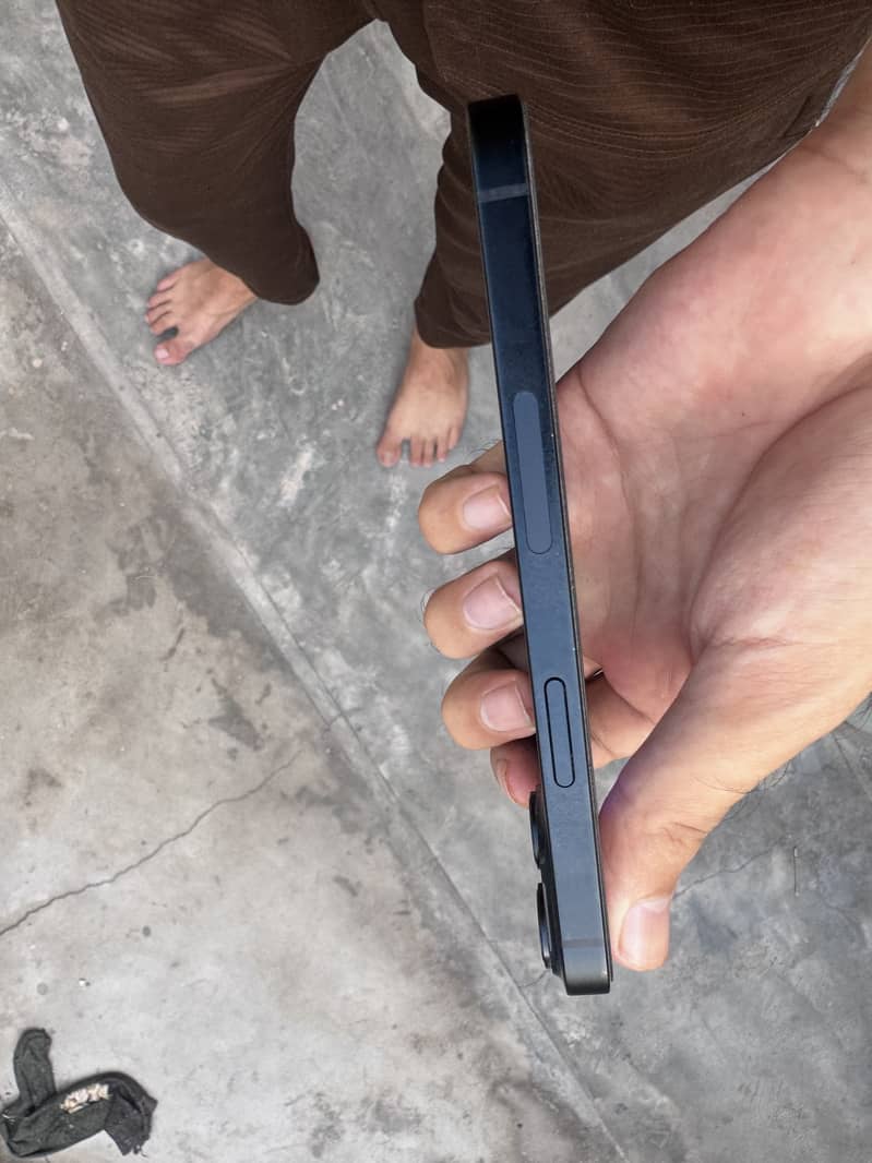 Apple iPhone 14 4