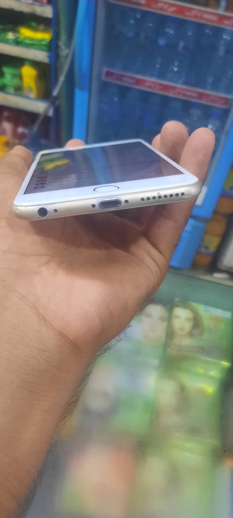 Apple iPhone 6S Plus 4
