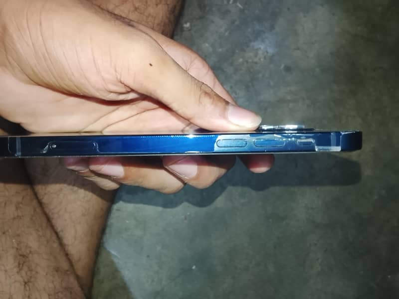 Apple iPhone 12 1