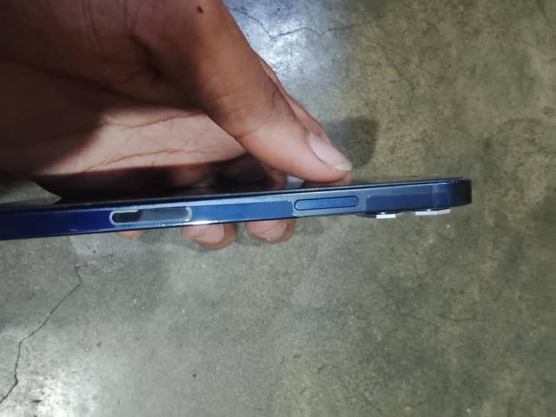 Apple iPhone 12 3