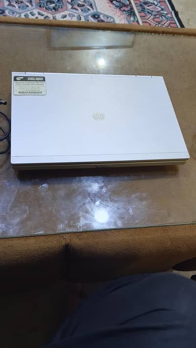 HP ELITEBOOK i5