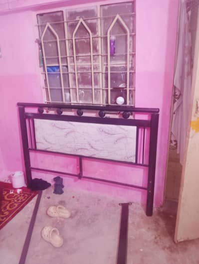 rood airon quen size bed