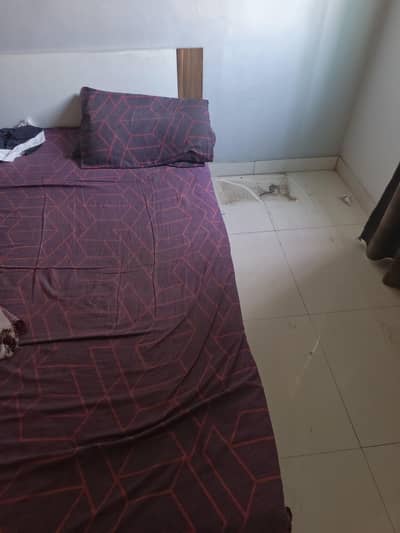 INTERWOOD BED AND SIDE TABLES