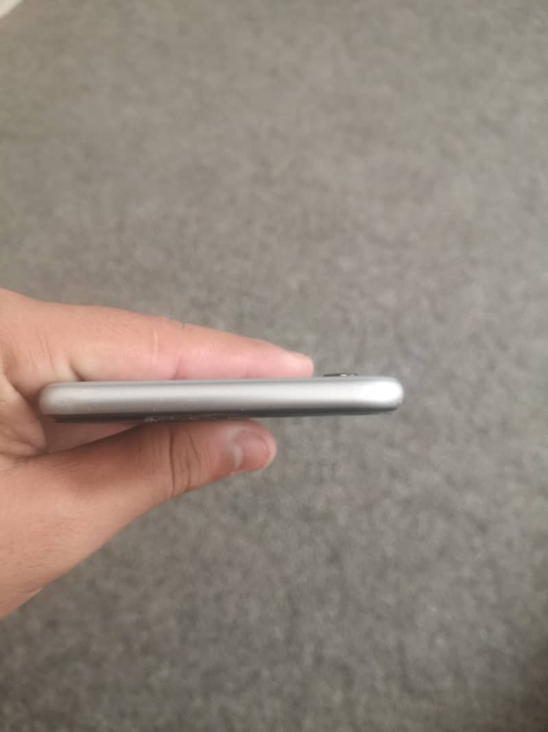 Apple iPhone 6S Plus 4