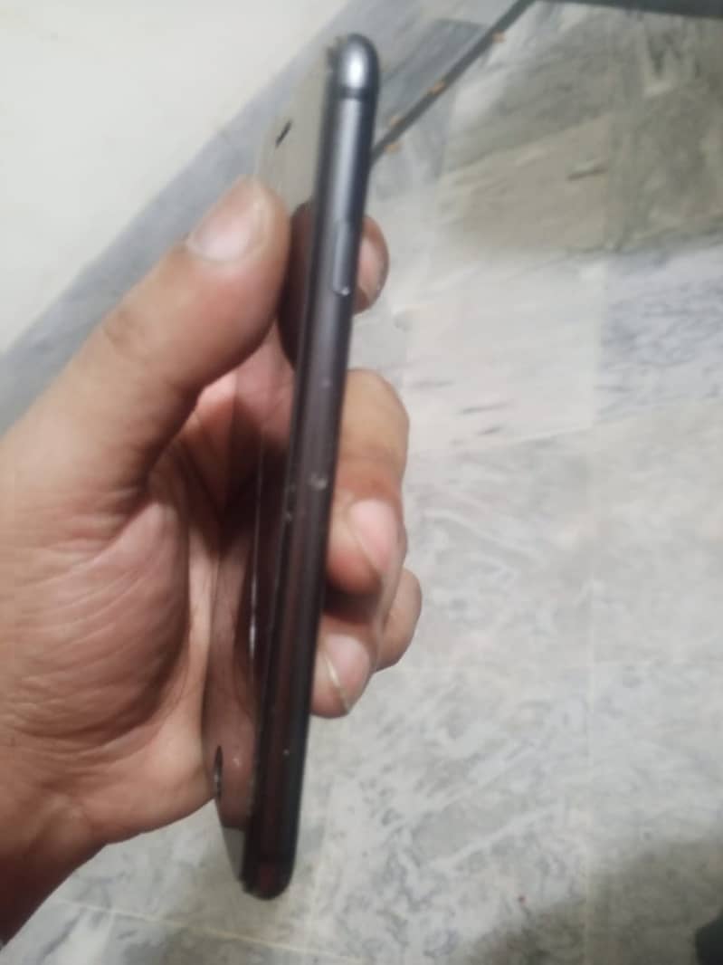 Apple iPhone 8 1