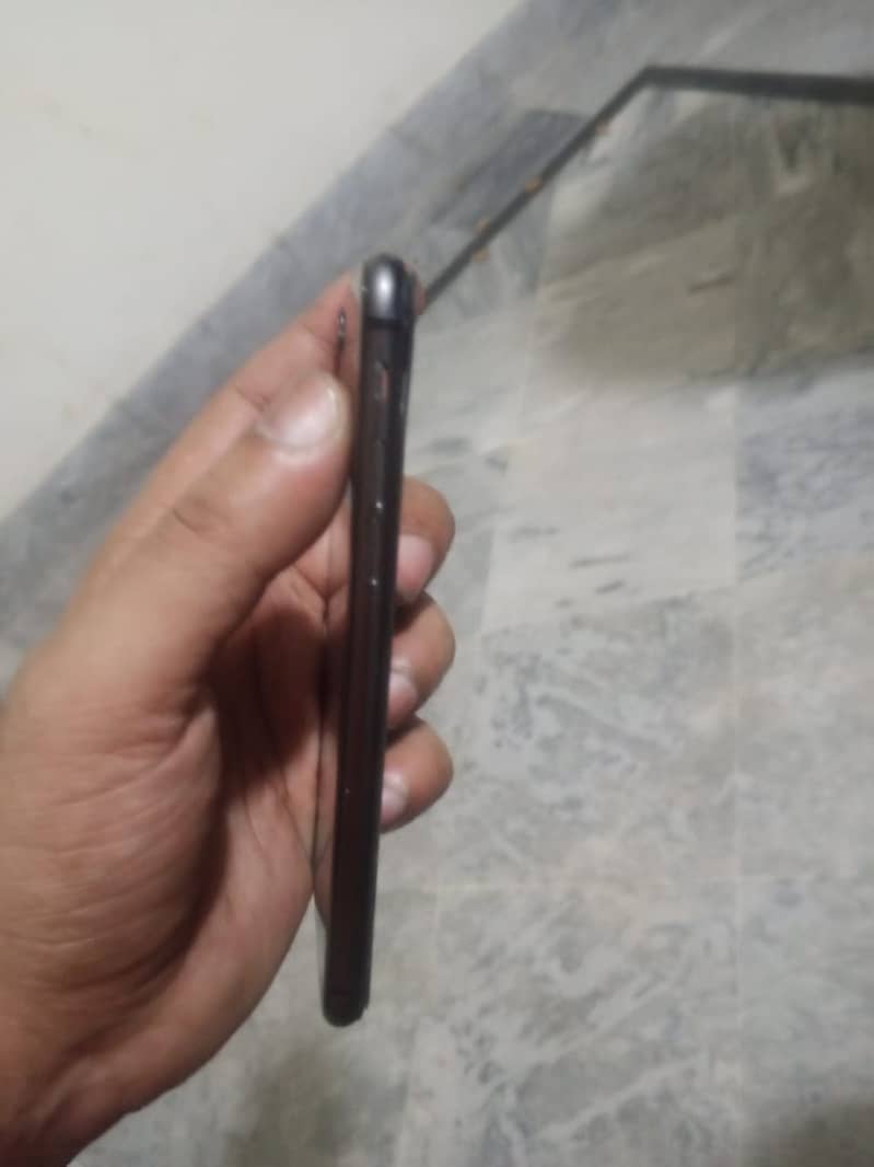 Apple iPhone 8 3