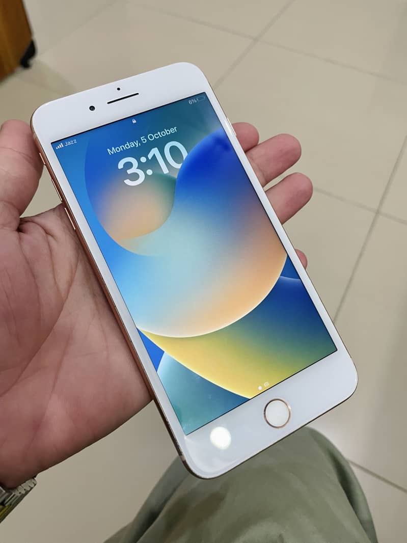 Apple iPhone 8 Plus 0