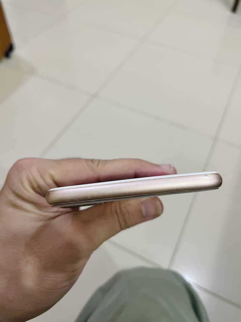 Apple iPhone 8 Plus 5