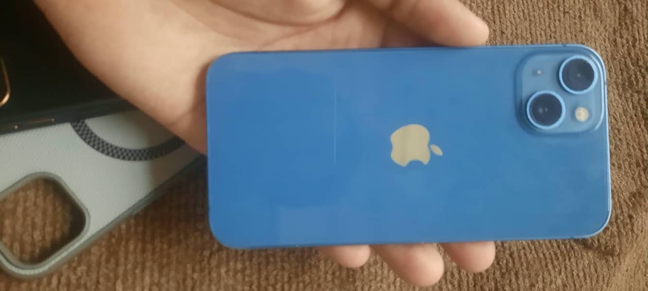 Apple iPhone 13 6