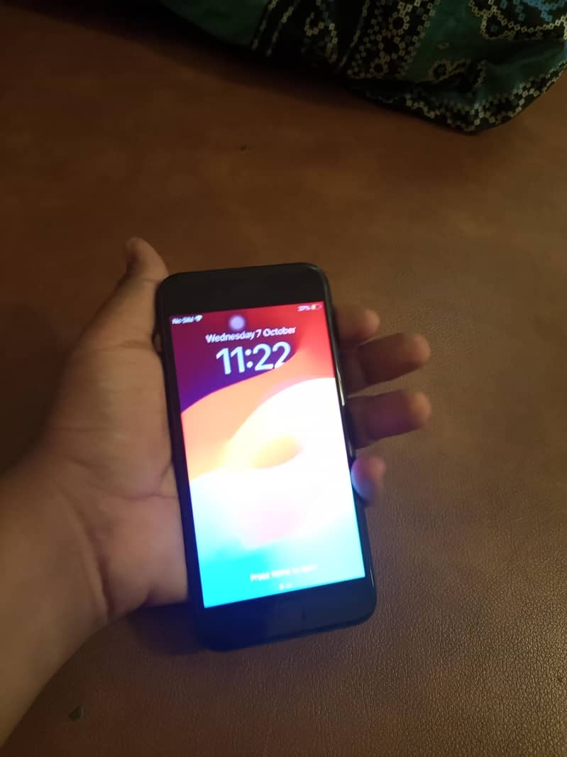 Apple iPhone SE3rd gen 4