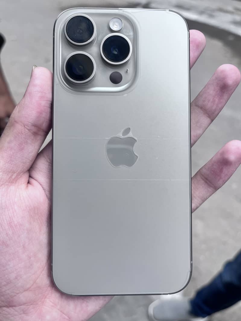 Apple iPhone 15 Pro 0