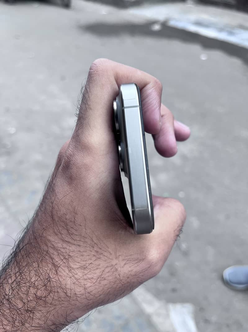 Apple iPhone 15 Pro 2