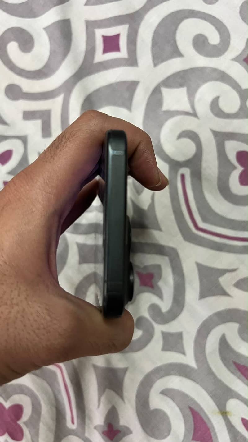 Apple iPhone 15 Pro Max 2