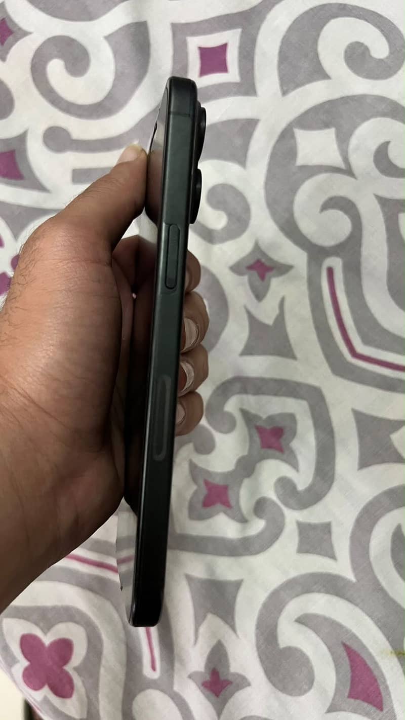 Apple iPhone 15 Pro Max 4