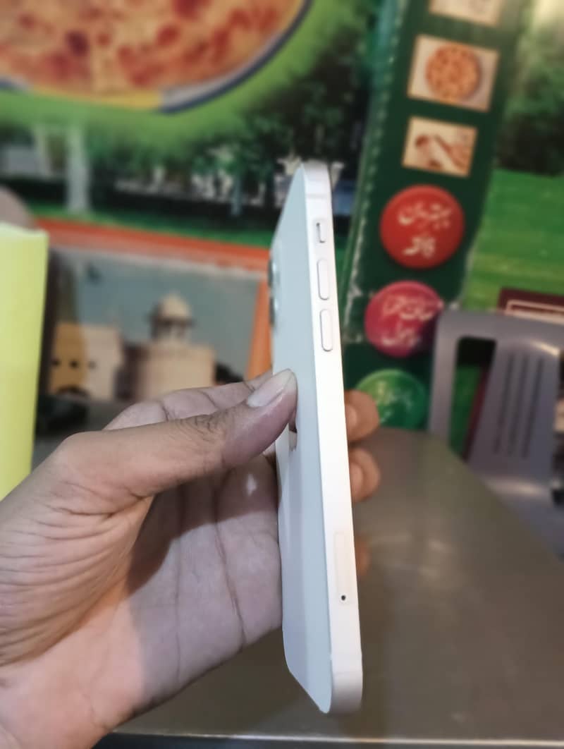 Apple iPhone 12 2