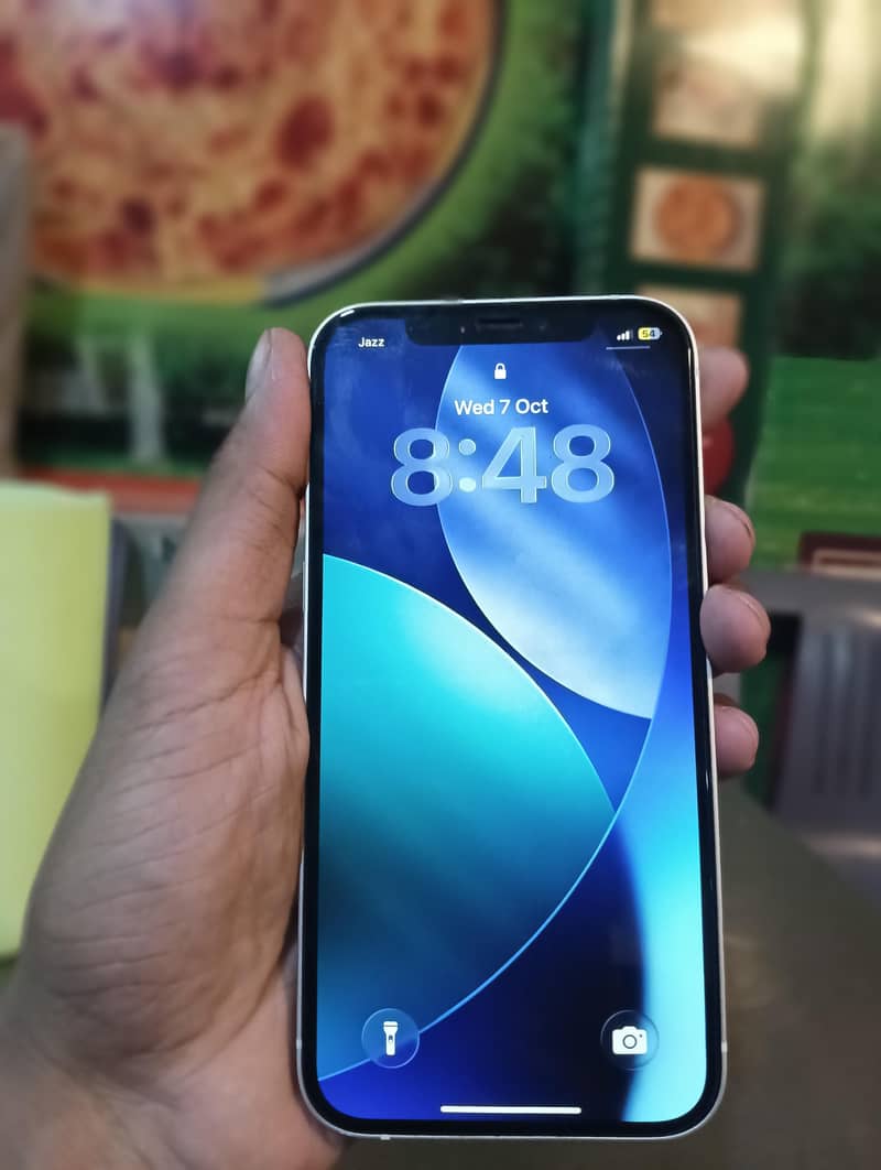 Apple iPhone 12 4