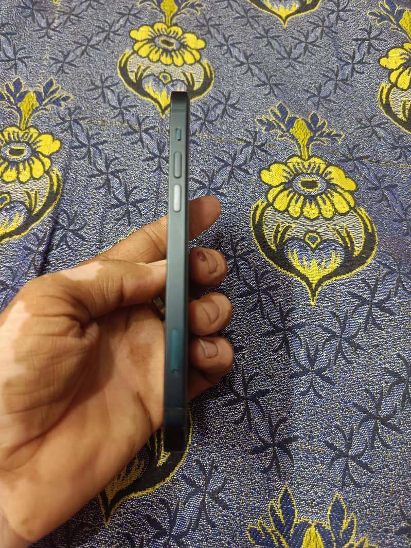 Apple iPhone 12 2