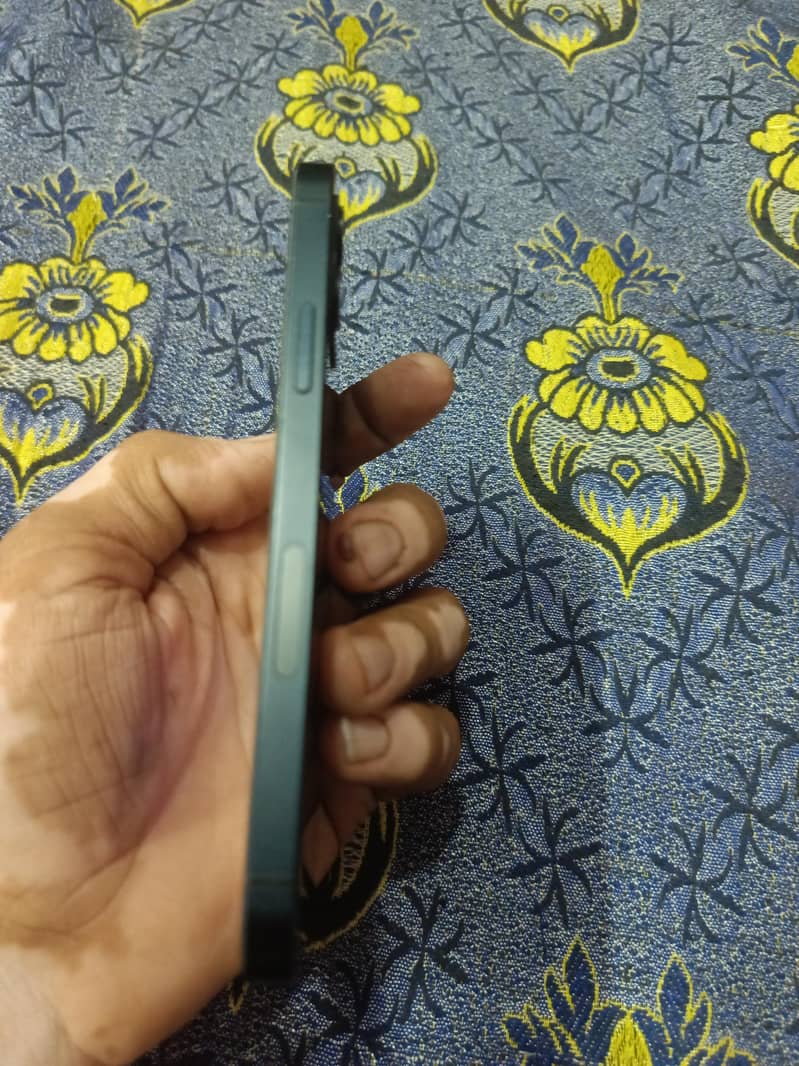 Apple iPhone 12 3
