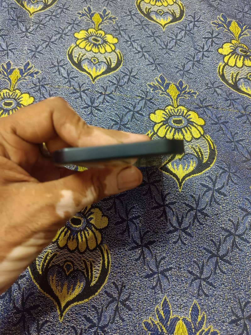 Apple iPhone 12 6