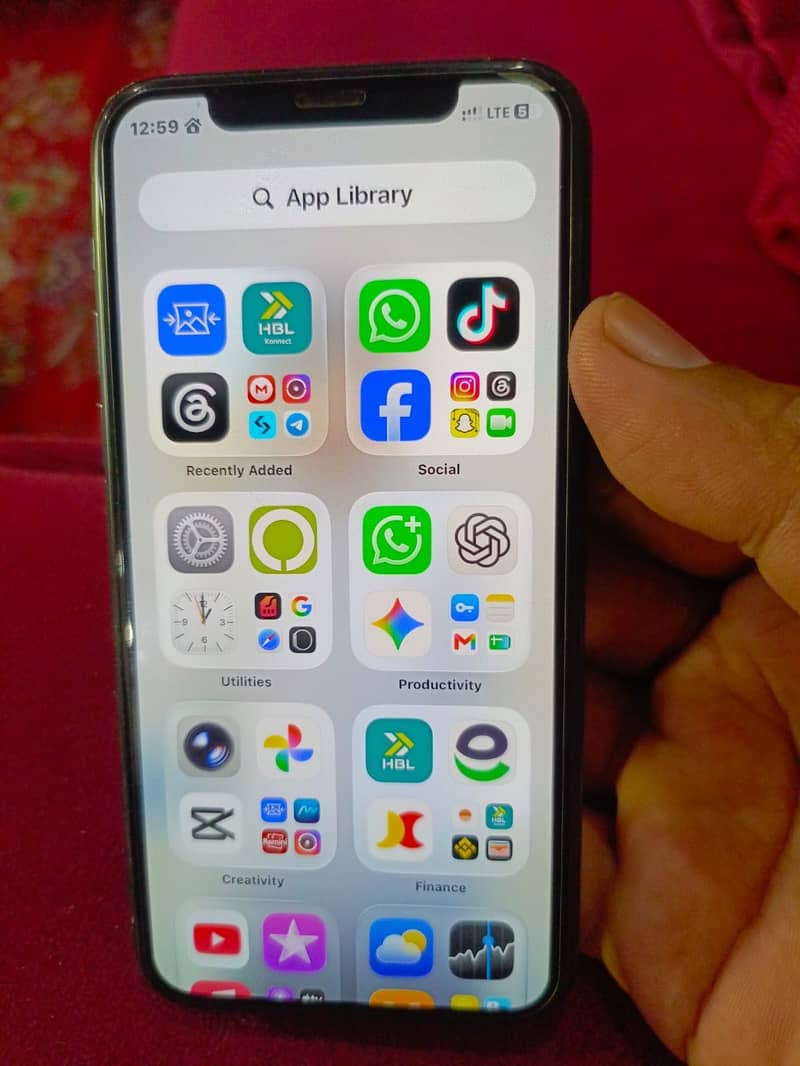 Apple iPhone 11 Pro 4