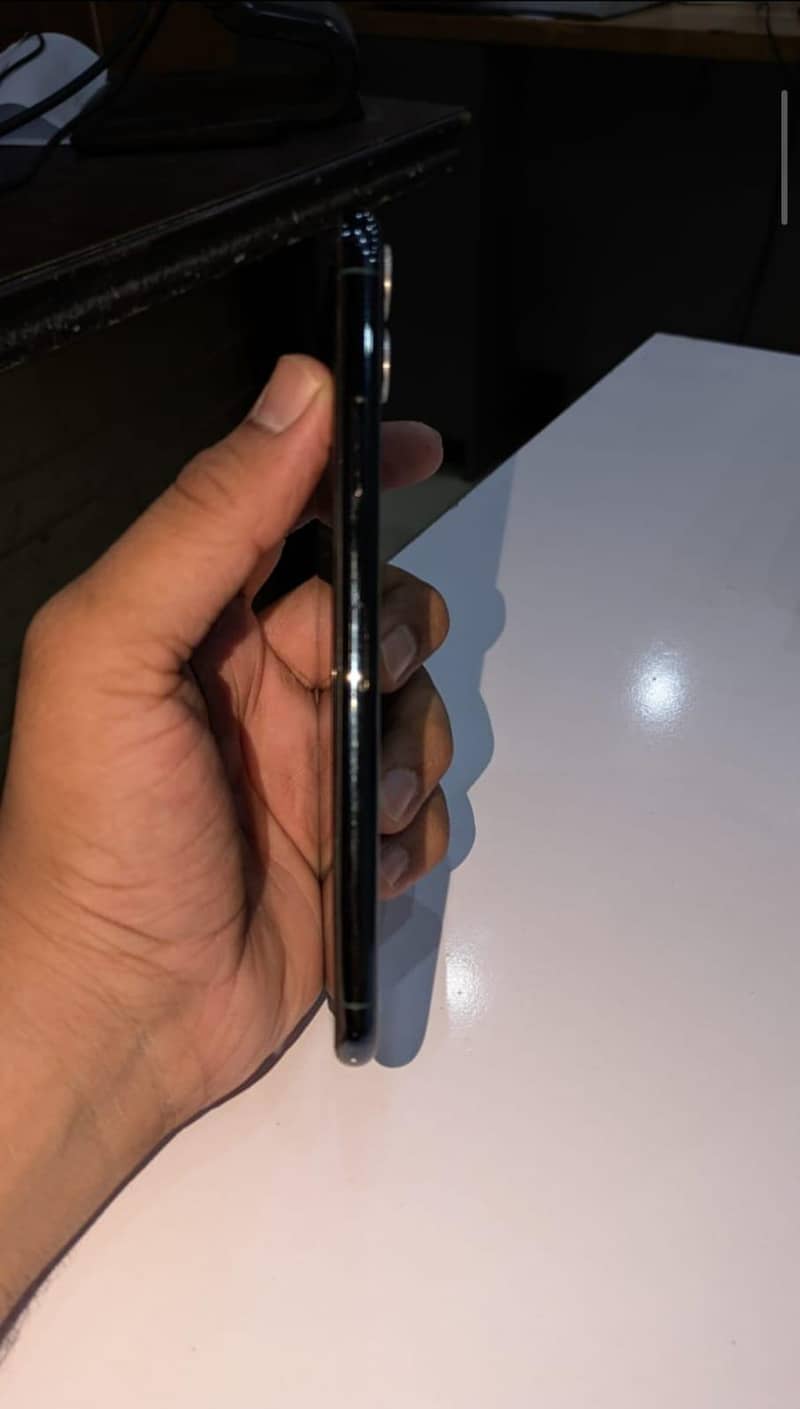 Apple iPhone 11 Pro Max 0